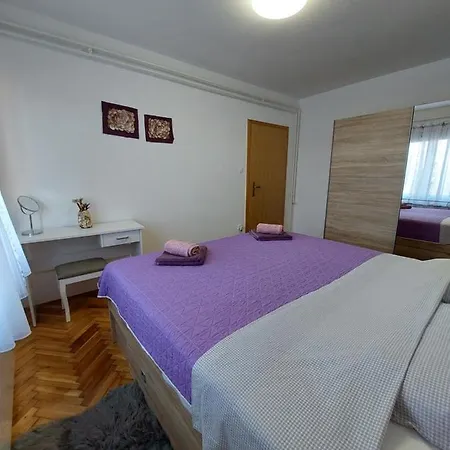 Apartment Ljiljana *