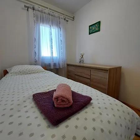 Apartment Ljiljana *