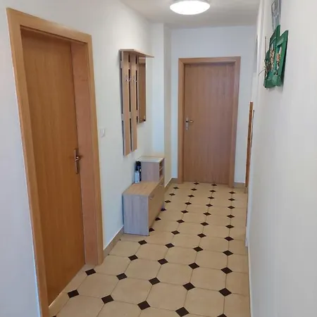 Apartment Ljiljana *
